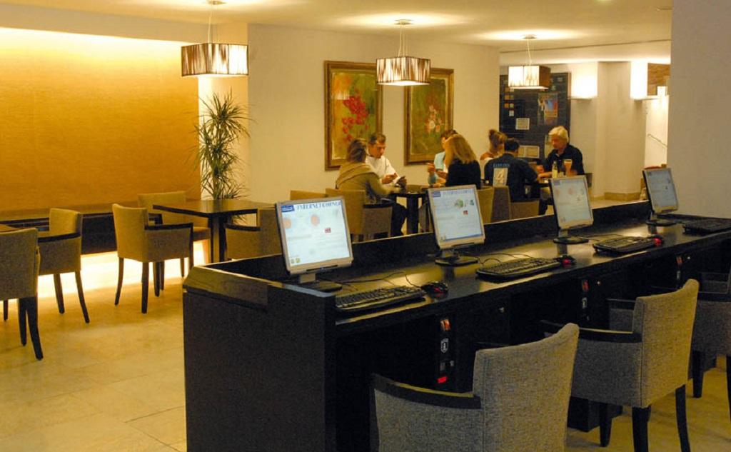 Hotel Beachclub Font De Sa Cala Dış mekan fotoğraf